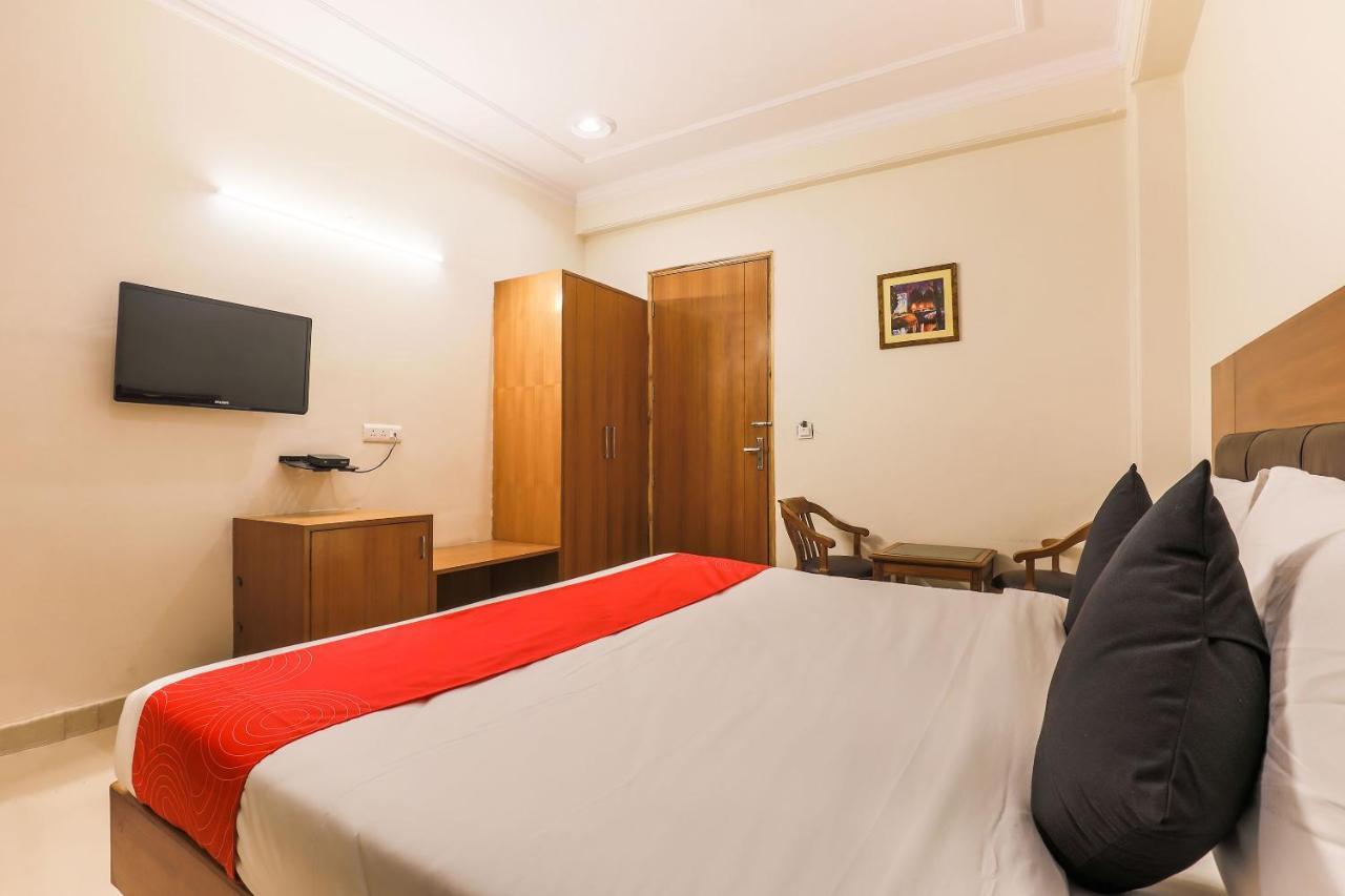 Collection O 426 Red Carpet Hotels Noida Exterior photo